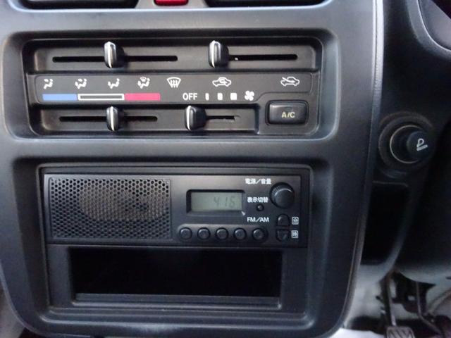 キャリイトラック 4WD 5速マニュアル エアコン パワステ 荷台ゴムマット付き ゲートプロテクター付き AMFMラジオ(32枚目)