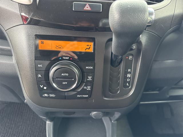 デリカＤ：２ Ｓ　４ＷＤ　ＥＴＣ　ＴＶ　両側電動スライドドア　ＨＩＤ　スマートキー　電動格納ミラー　シートヒーター　ウォークスルー　ＣＶＴ　純正１５インチアルミホイール盗難防止システム　衝突安全ボディ　ＡＢＳ　エアコン（5枚目）