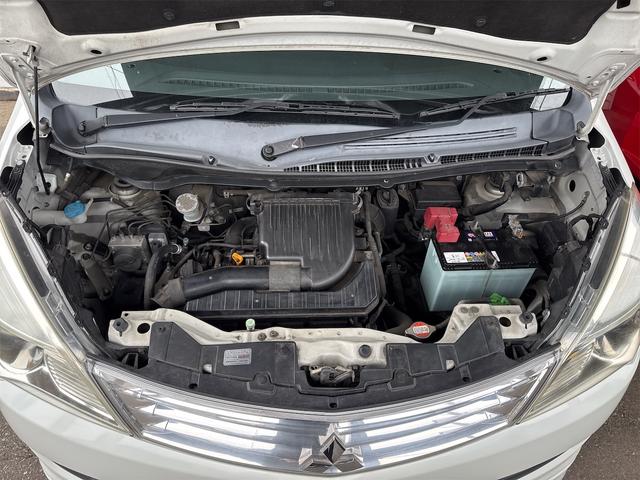 デリカＤ：２ Ｓ　４ＷＤ　ＥＴＣ　ＴＶ　両側電動スライドドア　ＨＩＤ　スマートキー　電動格納ミラー　シートヒーター　ウォークスルー　ＣＶＴ　純正１５インチアルミホイール盗難防止システム　衝突安全ボディ　ＡＢＳ　エアコン（23枚目）