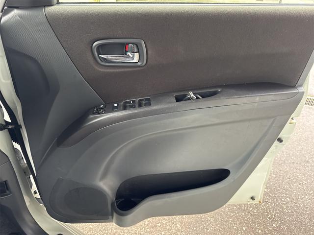 デリカＤ：２ Ｓ　４ＷＤ　ＥＴＣ　ＴＶ　両側電動スライドドア　ＨＩＤ　スマートキー　電動格納ミラー　シートヒーター　ウォークスルー　ＣＶＴ　純正１５インチアルミホイール盗難防止システム　衝突安全ボディ　ＡＢＳ　エアコン（45枚目）