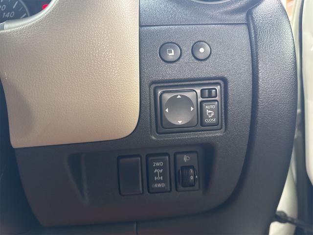 マーチ １２Ｇ　ＦＯＵＲ　プッシュスタート　４ＷＤ　ナビＴＶ　社外アルミホイール　スマートキー　電動格納ミラー　ＣＶＴ　盗難防止システム　衝突安全ボディＡＢＳ　エアコン　パワーステアリング　パワーウィンドウ　エンジンスターター（9枚目）