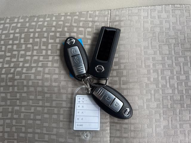 マーチ １２Ｇ　ＦＯＵＲ　プッシュスタート　４ＷＤ　ナビＴＶ　社外アルミホイール　スマートキー　電動格納ミラー　ＣＶＴ　盗難防止システム　衝突安全ボディＡＢＳ　エアコン　パワーステアリング　パワーウィンドウ　エンジンスターター（10枚目）