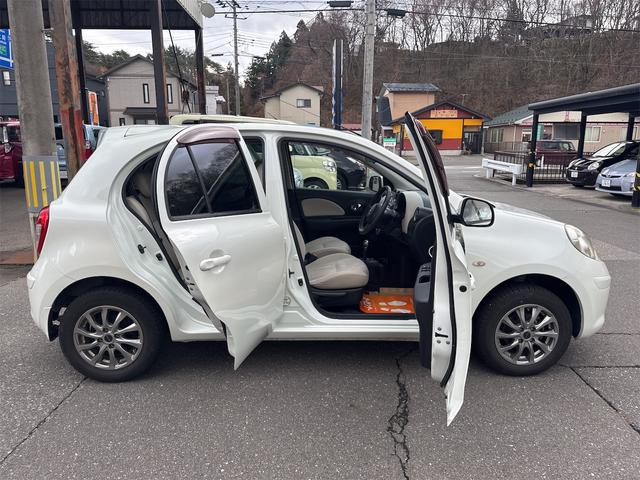 マーチ １２Ｇ　ＦＯＵＲ　プッシュスタート　４ＷＤ　ナビＴＶ　社外アルミホイール　スマートキー　電動格納ミラー　ＣＶＴ　盗難防止システム　衝突安全ボディＡＢＳ　エアコン　パワーステアリング　パワーウィンドウ　エンジンスターター（31枚目）