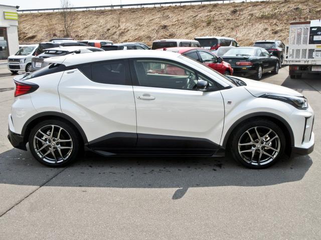 Ｃ－ＨＲ Ｓ　ＧＲスポーツ　禁煙車　寒冷地仕様　衝突軽減ブレーキ　パノラミックビュー　ＥＴＣ　オートマチックハイビーム　ＢＳＭ（9枚目）