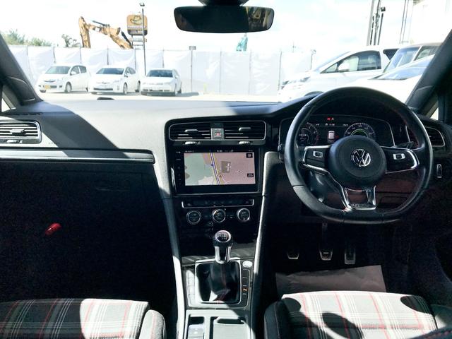 ゴルフＧＴＩ ベースグレード　禁煙　６速ＭＴ　デジタルメーター　ＤＣＣ　レーダーブレーキ　レーンアシスト　バックカメラ　１８インチＡＷ　ＥＴＣ２．０　１年保証付き（18枚目）
