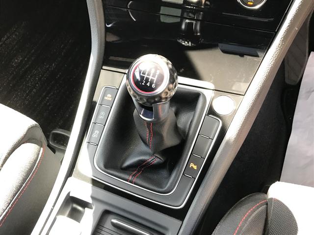 ゴルフＧＴＩ ベースグレード　禁煙　６速ＭＴ　デジタルメーター　ＤＣＣ　レーダーブレーキ　レーンアシスト　バックカメラ　１８インチＡＷ　ＥＴＣ２．０　１年保証付き（31枚目）