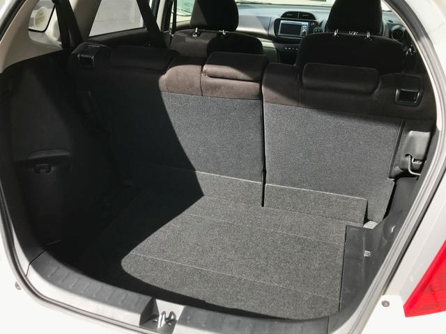 フィット シーズ 禁煙 4WD 純正ナビ バックカメラ キーレスエントリー(17枚目)