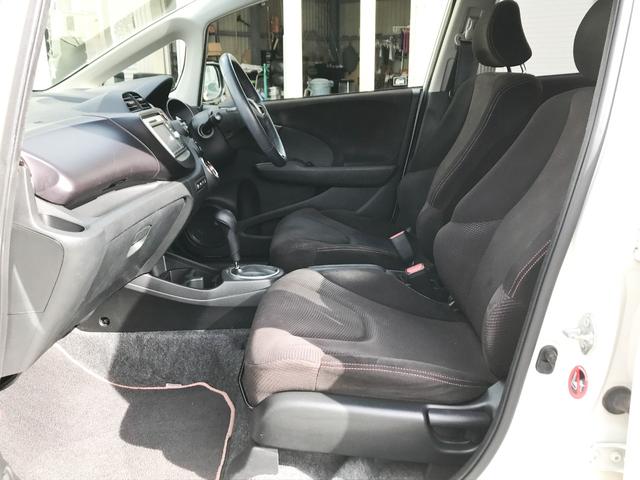フィット シーズ 禁煙 4WD 純正ナビ バックカメラ キーレスエントリー(18枚目)