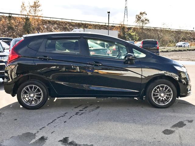 フィット １３Ｇ・Ｆコンフォートエディション　禁煙　純正フルセグナビ　バックカメラ　ドライブレコーダー　ＬＥＤヘッドランプ　シートヒーター　ＥＴＣ（5枚目）