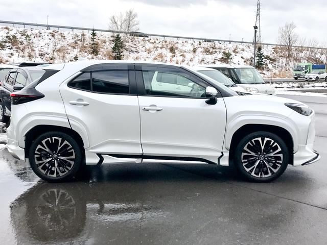 ヤリスクロス ハイブリッドＺ　禁煙　ワンオーナー　寒冷地仕様　衝突被害軽減ブレーキ　純正ディスプレイオーディオ＋ナビテレビ　パノラミックビューモニター　ＬＥＤヘッドランプ　パワーバックドア　１５００Ｗコンセント　モデリスタエアロ（6枚目）