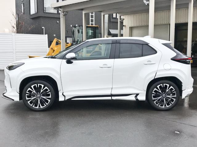 ヤリスクロス ハイブリッドＺ　禁煙　ワンオーナー　寒冷地仕様　衝突被害軽減ブレーキ　純正ディスプレイオーディオ＋ナビテレビ　パノラミックビューモニター　ＬＥＤヘッドランプ　パワーバックドア　１５００Ｗコンセント　モデリスタエアロ（10枚目）