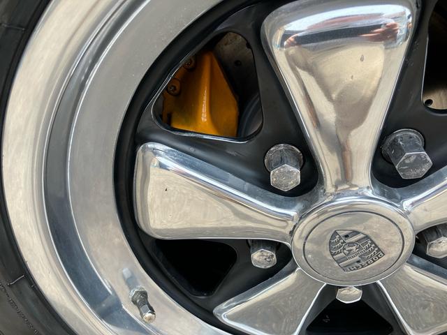 ９１１ ９１１ターボルック　フルレストア　フロントバンパーオリジナル　リアバンパー後期９３０交換　エンジンオリジナルオーバーホール済　エアコン　空冷　トップ交換済（31枚目）