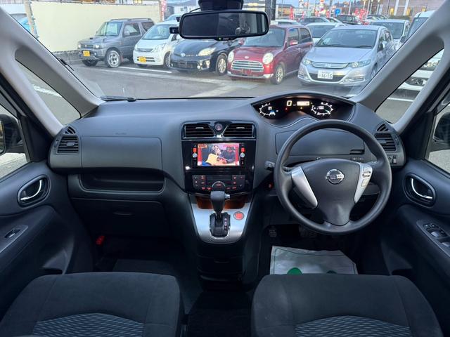 セレナ ２０Ｘ　Ｓ－ハイブリッドアドバンスドセーフティパック　純正ナビ・地デジ・Ｂｌｕｅｔｏｏｔｈ・アラウンドビューカメラ・クルーズコントロール・衝突防止装置・スマートキー・プッシュスタート・オートライト・片側パワースライド・煙草臭無（10枚目）