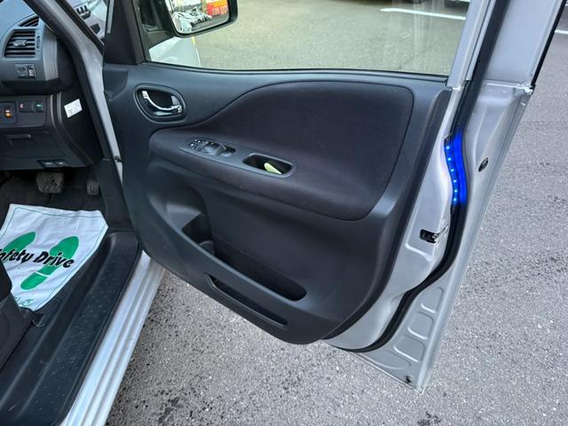 セレナ ２０Ｘ　Ｓ－ハイブリッドアドバンスドセーフティパック　純正ナビ・地デジ・Ｂｌｕｅｔｏｏｔｈ・アラウンドビューカメラ・クルーズコントロール・衝突防止装置・スマートキー・プッシュスタート・オートライト・片側パワースライド・煙草臭無（11枚目）