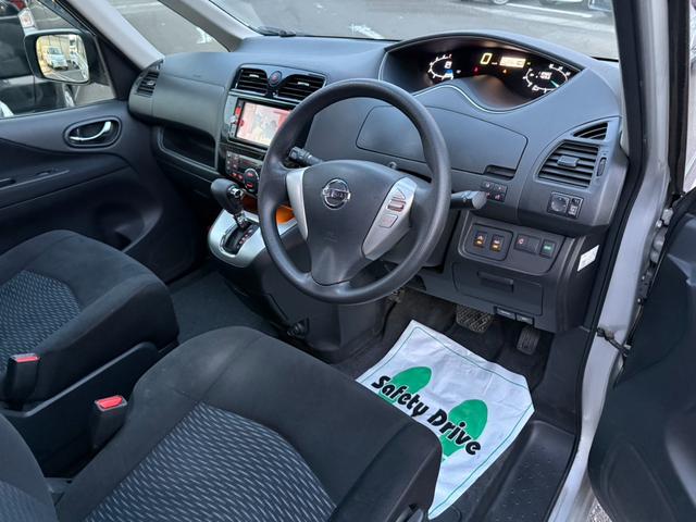 セレナ ２０Ｘ　Ｓ－ハイブリッドアドバンスドセーフティパック　純正ナビ・地デジ・Ｂｌｕｅｔｏｏｔｈ・アラウンドビューカメラ・クルーズコントロール・衝突防止装置・スマートキー・プッシュスタート・オートライト・片側パワースライド・煙草臭無（12枚目）