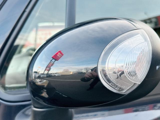 アルトラパンショコラ Ｇ　ナビ・地デジ・Ｂｌｕｅｔｏｏｔｈ・スマートキー・プッシュスタート・ＨＩＤ・オートライト・ダウンサス・社外ハンドル・純正ハンドルあり・煙草臭無（7枚目）