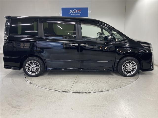 ヴォクシー ハイブリッドＺＳ　煌ＩＩＩ　衝突被害軽減システム　ＥＴＣ　ドラレコ　両側電動スライド　ＬＥＤヘッドランプ　乗車定員７人　３列シート（9枚目）