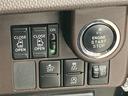 運転席からも操作ができる両側パワースライドドアです。ご家族の乗り降りがより便利になる、みんなが嬉しい装備です。