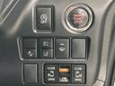 運転席からも操作ができる両側パワースライドドアです。ご家族の乗り降りがより便利になる、みんなが嬉しい装備です。