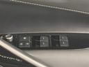 格納式リモコンドアミラーと、パワーウィンドウマスタースイッチです。車内の換気も運転席から簡単に行えます。