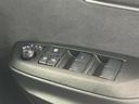 格納式リモコンドアミラーと、パワーウィンドウマスタースイッチです。車内の換気も運転席から簡単に行えます。