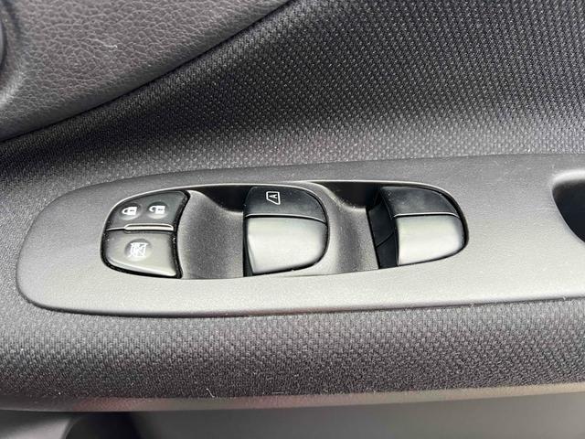 セレナ ハイウェイスター　Ｓ－ハイブリッド　関東仕入れ　ＥＴＣ　バックカメラ　ナビ　ＴＶ　オートクルーズコントロール　両側スライド・片側電動　スマートキー　アイドリングストップ　電動格納ミラー　３列シート　純正ＡＷ　ＣＤ　ＤＶＤ再生　ＵＳＢ（11枚目）