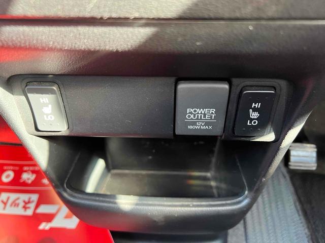 Ｎ－ＢＯＸカスタム Ｇ　ターボＳＳパッケージ　ＥＴＣ　バックカメラ　両側電動スライドドア　オートクルーズコントロール　衝突被害軽減システム　オートライト　ＨＩＤ　スマートキー　アイドリングストップ　電動格納ミラー　シートヒーター　ベンチシート（7枚目）