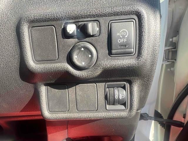 ノート Ｘ　ワンオーナー　ナビ　ＴＶ　スマートキー　アイドリングストップ　　ＣＶＴ　盗難防止システム　衝突安全ボディ　ＡＢＳ　ＣＤ　ＤＶＤ再生　ＵＳＢ　ミュージックプレイヤー接続可　Ｂｌｕｅｔｏｏｔｈ　エアコン（8枚目）