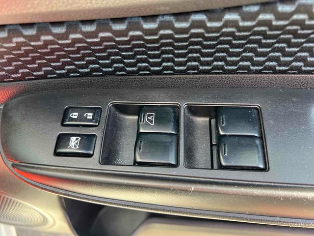 ノート Ｘ　ワンオーナー　ナビ　ＴＶ　スマートキー　アイドリングストップ　　ＣＶＴ　盗難防止システム　衝突安全ボディ　ＡＢＳ　ＣＤ　ＤＶＤ再生　ＵＳＢ　ミュージックプレイヤー接続可　Ｂｌｕｅｔｏｏｔｈ　エアコン（9枚目）