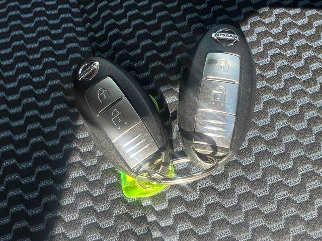 ノート Ｘ　ワンオーナー　ナビ　ＴＶ　スマートキー　アイドリングストップ　　ＣＶＴ　盗難防止システム　衝突安全ボディ　ＡＢＳ　ＣＤ　ＤＶＤ再生　ＵＳＢ　ミュージックプレイヤー接続可　Ｂｌｕｅｔｏｏｔｈ　エアコン（11枚目）