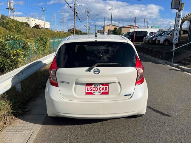 ノート Ｘ　ワンオーナー　ナビ　ＴＶ　スマートキー　アイドリングストップ　　ＣＶＴ　盗難防止システム　衝突安全ボディ　ＡＢＳ　ＣＤ　ＤＶＤ再生　ＵＳＢ　ミュージックプレイヤー接続可　Ｂｌｕｅｔｏｏｔｈ　エアコン（15枚目）