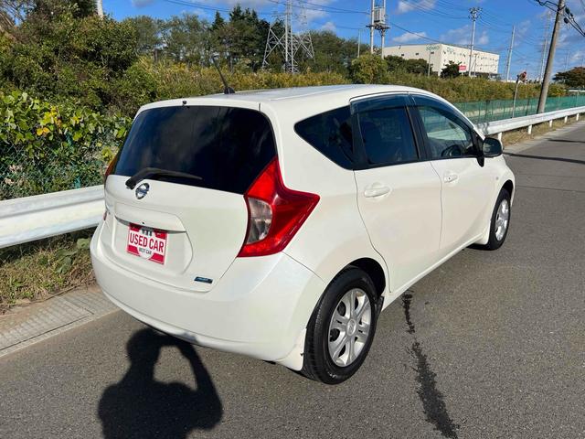 ノート Ｘ　ワンオーナー　ナビ　ＴＶ　スマートキー　アイドリングストップ　　ＣＶＴ　盗難防止システム　衝突安全ボディ　ＡＢＳ　ＣＤ　ＤＶＤ再生　ＵＳＢ　ミュージックプレイヤー接続可　Ｂｌｕｅｔｏｏｔｈ　エアコン（16枚目）