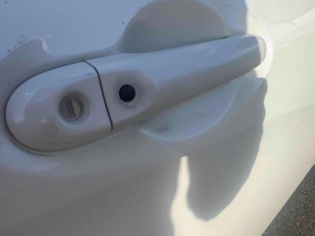 ノート Ｘ　ワンオーナー　ナビ　ＴＶ　スマートキー　アイドリングストップ　　ＣＶＴ　盗難防止システム　衝突安全ボディ　ＡＢＳ　ＣＤ　ＤＶＤ再生　ＵＳＢ　ミュージックプレイヤー接続可　Ｂｌｕｅｔｏｏｔｈ　エアコン（17枚目）