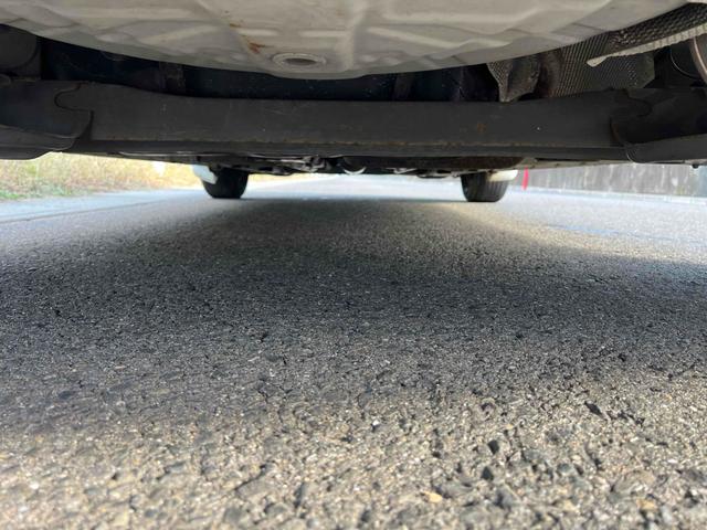 ノート Ｘ　ワンオーナー　ナビ　ＴＶ　スマートキー　アイドリングストップ　　ＣＶＴ　盗難防止システム　衝突安全ボディ　ＡＢＳ　ＣＤ　ＤＶＤ再生　ＵＳＢ　ミュージックプレイヤー接続可　Ｂｌｕｅｔｏｏｔｈ　エアコン（24枚目）