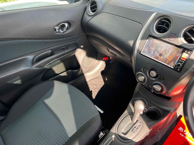 ノート Ｘ　ワンオーナー　ナビ　ＴＶ　スマートキー　アイドリングストップ　　ＣＶＴ　盗難防止システム　衝突安全ボディ　ＡＢＳ　ＣＤ　ＤＶＤ再生　ＵＳＢ　ミュージックプレイヤー接続可　Ｂｌｕｅｔｏｏｔｈ　エアコン（31枚目）
