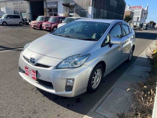 プリウス Ｌ　ドライブレコーダー　ＥＴＣ　バックカメラ　ナビ　ＴＶ　アルミホイール　ＣＶＴ　スマートキー　アイドリングストップ　電動格納ミラー　盗難防止システム　ＣＤ　Ｂｌｕｅｔｏｏｔｈ　衝突安全ボディ　ＡＢＳ（12枚目）