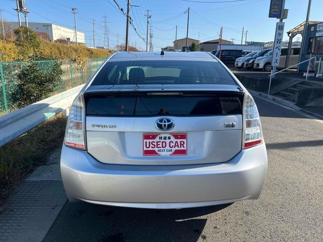 プリウス Ｌ　ドライブレコーダー　ＥＴＣ　バックカメラ　ナビ　ＴＶ　アルミホイール　ＣＶＴ　スマートキー　アイドリングストップ　電動格納ミラー　盗難防止システム　ＣＤ　Ｂｌｕｅｔｏｏｔｈ　衝突安全ボディ　ＡＢＳ（15枚目）