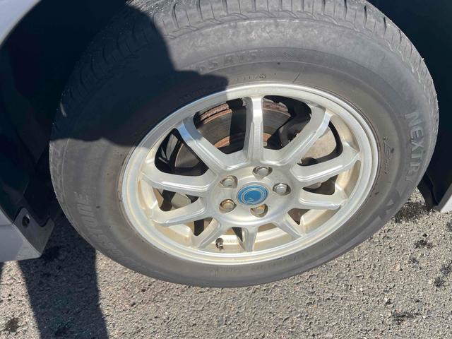 プリウス Ｌ　ドライブレコーダー　ＥＴＣ　バックカメラ　ナビ　ＴＶ　アルミホイール　ＣＶＴ　スマートキー　アイドリングストップ　電動格納ミラー　盗難防止システム　ＣＤ　Ｂｌｕｅｔｏｏｔｈ　衝突安全ボディ　ＡＢＳ（20枚目）