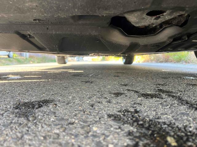 プリウス Ｌ　ドライブレコーダー　ＥＴＣ　バックカメラ　ナビ　ＴＶ　アルミホイール　ＣＶＴ　スマートキー　アイドリングストップ　電動格納ミラー　盗難防止システム　ＣＤ　Ｂｌｕｅｔｏｏｔｈ　衝突安全ボディ　ＡＢＳ（22枚目）