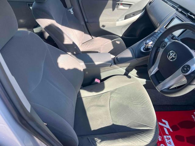 プリウス Ｌ　ドライブレコーダー　ＥＴＣ　バックカメラ　ナビ　ＴＶ　アルミホイール　ＣＶＴ　スマートキー　アイドリングストップ　電動格納ミラー　盗難防止システム　ＣＤ　Ｂｌｕｅｔｏｏｔｈ　衝突安全ボディ　ＡＢＳ（33枚目）