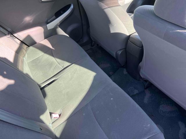 プリウス Ｌ　ドライブレコーダー　ＥＴＣ　バックカメラ　ナビ　ＴＶ　アルミホイール　ＣＶＴ　スマートキー　アイドリングストップ　電動格納ミラー　盗難防止システム　ＣＤ　Ｂｌｕｅｔｏｏｔｈ　衝突安全ボディ　ＡＢＳ（39枚目）