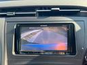 プリウス Ｌ　ドライブレコーダー　ＥＴＣ　バックカメラ　ナビ　ＴＶ　アルミホイール　ＣＶＴ　スマートキー　アイドリングストップ　電動格納ミラー　盗難防止システム　ＣＤ　Ｂｌｕｅｔｏｏｔｈ　衝突安全ボディ　ＡＢＳ（4枚目）
