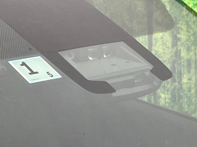 X SDナビ 禁煙車 片側電動ドア 衝突被害軽減装置 バックカメラ アイドリングストップ 車線逸脱警報 横滑り防止装置 オートマチックハイビーム スマートキー プッシュスタート ETC シートリフター(29枚目)