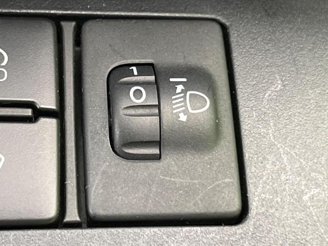 X SDナビ 禁煙車 片側電動ドア 衝突被害軽減装置 バックカメラ アイドリングストップ 車線逸脱警報 横滑り防止装置 オートマチックハイビーム スマートキー プッシュスタート ETC シートリフター(48枚目)