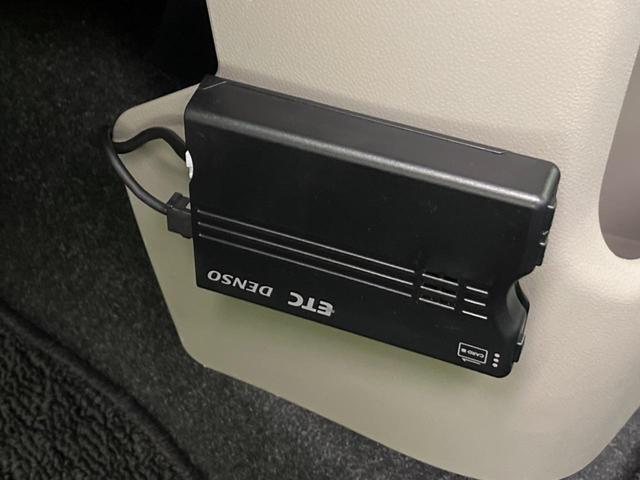 X Lパッケージ SAIII 4WD SDナビ 禁煙車 衝突被害軽減装置 クリアランスソナー バックカメラ ETC Bluetooth機能 シートヒーター オートマチックハイビーム オートエアコン アイドリングストップ(7枚目)