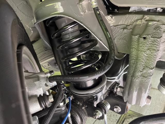 ジムニー ＸＣ　届出済未使用車　衝突軽減装置　シートヒーター　コーナーセンサー　スマートキー　ＬＥＤヘッド　クルコン　オートハイビーム　車線逸脱警報　オートエアコン　純正１６インチＡＷ　革巻きハンドル　フォグライト（20枚目）