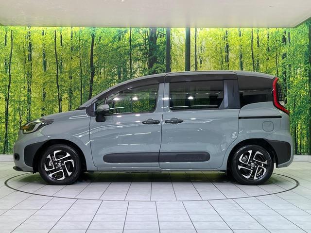 シエンタ ハイブリッドＺ　純正８型ディスプレイオーディオ　全周囲カメラ　両側電動ドア　衝突軽減　レーダークルーズ　コーナーセンサー　１００Ｖ電源　スマートキー　ＬＥＤヘッド　ＥＴＣ　オートハイビーム　車線逸脱警報　オートライト（15枚目）
