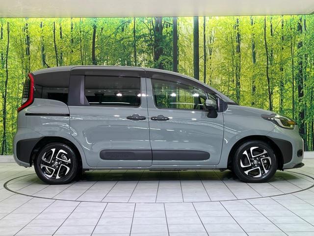 シエンタ ハイブリッドＺ　純正８型ディスプレイオーディオ　全周囲カメラ　両側電動ドア　衝突軽減　レーダークルーズ　コーナーセンサー　１００Ｖ電源　スマートキー　ＬＥＤヘッド　ＥＴＣ　オートハイビーム　車線逸脱警報　オートライト（17枚目）