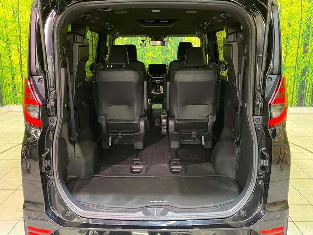 ノア ハイブリッドＳ－Ｚ　純正１０．５型ナビ　後席モニター　バックカメラ　寒冷地仕様　衝突軽減装置　レーダークルーズ　デジタルインナーミラー　コーナーセンサー　スマートキー　ＬＥＤヘッド　ＥＴＣ　ヘッドアップディスプレイ（11枚目）