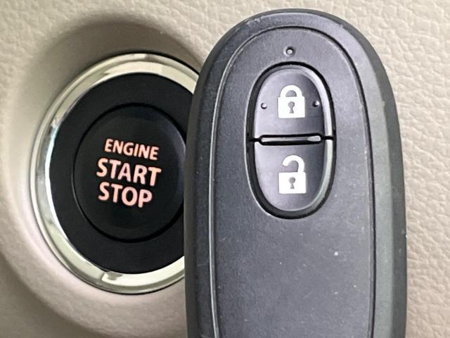 アルトラパン Ｓ　２トーンカラー　純正ナビ　衝突軽減　バックカメラ　シートヒーター　スマートキー　ＨＩＤヘッド　ＥＴＣ　オートライト　Ｂｌｕｅｔｏｏｔｈ　ＣＤ／ＤＶＤ再生　フルセグ　革巻きハンドル　横滑り防止装置（7枚目）